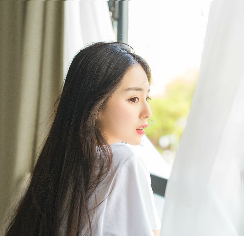 “多谢将军好意。”刘璋点点头，其实也没什么好收拾的，之前收拢的财富他是不能带走的，也只有招呼了家人妻子，便要上路。